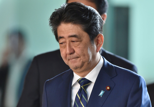 아베 신조 일본 총리의 ‘한국 때리기’는 정치적 의도가 짙다는 것이 대체적인 관측이다. 도쿄=AFP 연합뉴스