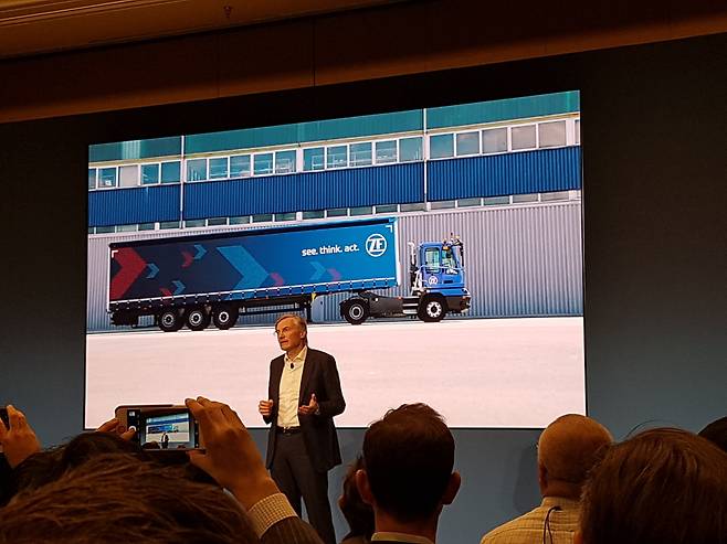 2019 CES에 등장한 ZF의 자율주행 트럭 이고 무버(e.go Mover) 컨셉트.