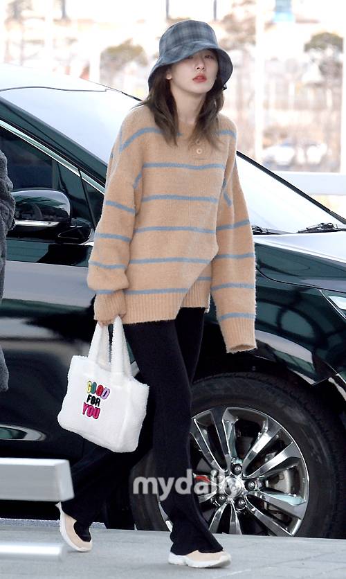 ▲ 레드벨벳 슬기 '자다 깬 듯한 모습'