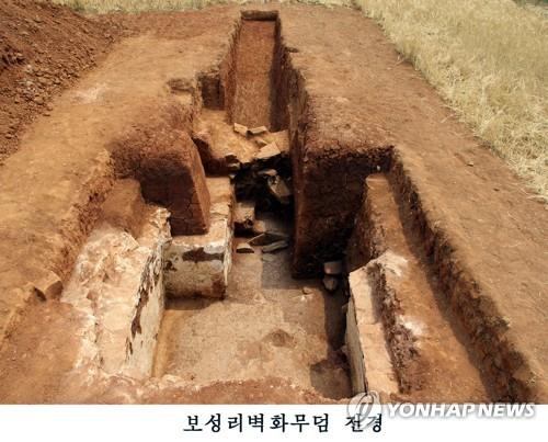 2017년 평양 외곽서 발굴된 고구려 벽화무덤 [연합뉴스 자료사진]