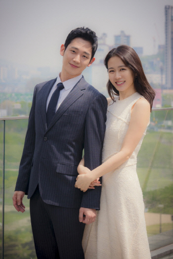 배우 정해인(왼쪽)과 손예진. 사진 | JTBC 제공