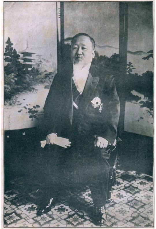 연미복을 입은 광무황제. <매일신보>(1917년 9월8일자)