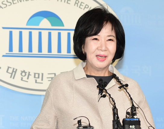 20일 목포 근대역사문화공간 투기 의혹 해명과 민주당 탈당 선언을 위한 기자회견 중인 손혜원 의원