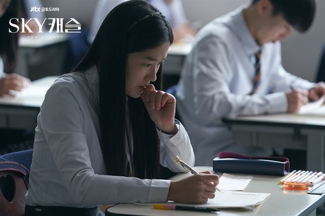 JTBC 드라마 'SKY캐슬' 속 김혜윤의 모습. JTBC제공