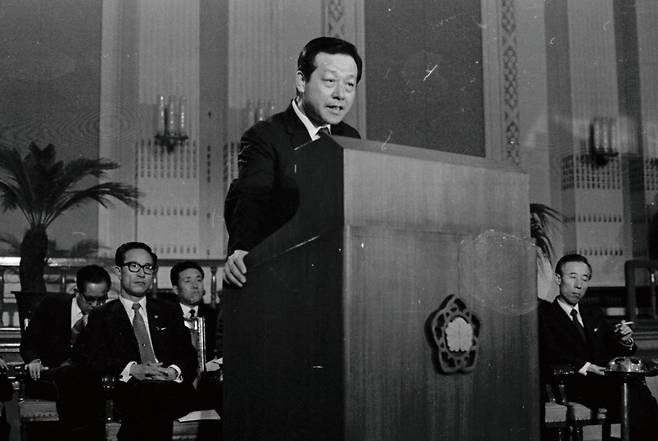 1971년 9월, 서울 중앙청 제1회의실에서 취임 뒤 첫 기자회견을 하고 있는 김종필 총리. 운정재단 홈페이지