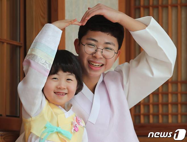 영화 '말모이' 박예나(왼쪽)와 조현도 한복인터뷰 / 뉴스1 © News1 허경 기자