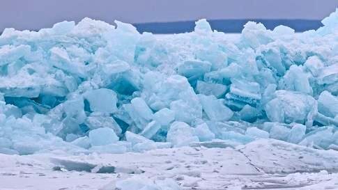미국 미시간 주 맥키노해협의 파란 얼음. [연합뉴스]