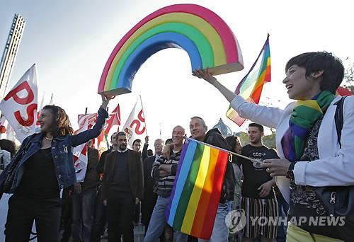 프랑스 동성결혼 합법화 지지자들의 시위[EPA=연합뉴스 자료사진]