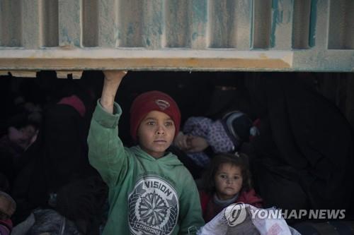 IS 최후 장악지역에서 탈출하는 아이들 [AP=연합뉴스]