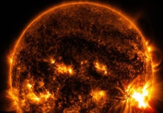 태양은 핵융합 반응이 일어날 수 있는 고온 플라즈마 환경을 스스로 만든다. /국가핵융합연구소 제공