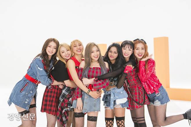 지난달 23일 데뷔한 제니스미디어콘텐츠의 걸그룹 ‘Z-GIRS(지걸즈)’. 멤버 중 한국인은 없으며 각 멤버들은 모두 일본, 베트남, 태국 등 아시아 7개국 출신이다. 제니스미디어콘텐츠 제공