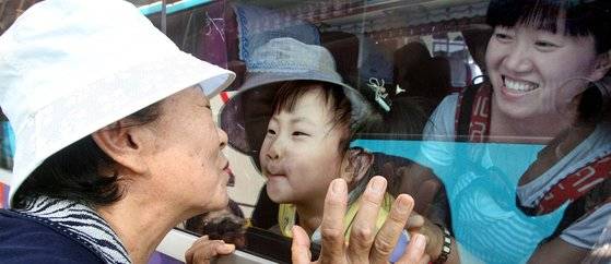 미토콘드리아 유전자는 할머니-어머니-딸로 계속 모계 유전된다. (이 사진은 기사 내용과 직접적인 관련이 없다.) 안성식 기자.