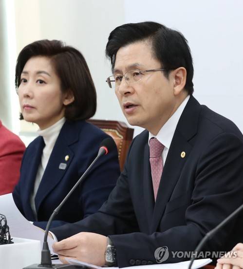 발언하는 자유한국당 황교안 대표 (서울=연합뉴스) 이진욱 기자 = 자유한국당 황교안 대표가 14일 오전 국회에서 열린 최고위원회의에서 발언하고 있다. 2019.3.14 cityboy@yna.co.kr