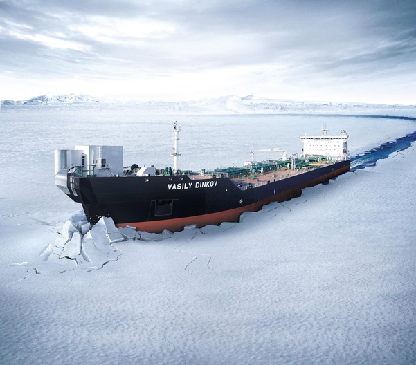 삼성중공업이 건조한 쇄빙유조선이 얼음을 깨고 운항하고 있다./삼성중공업 제공