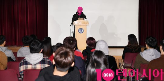 래퍼 마미손이 23일 오후 서울 신촌동 연세대학교에서 열린 연세콘서바토리 실용음악 특강에 참석하고 있다.