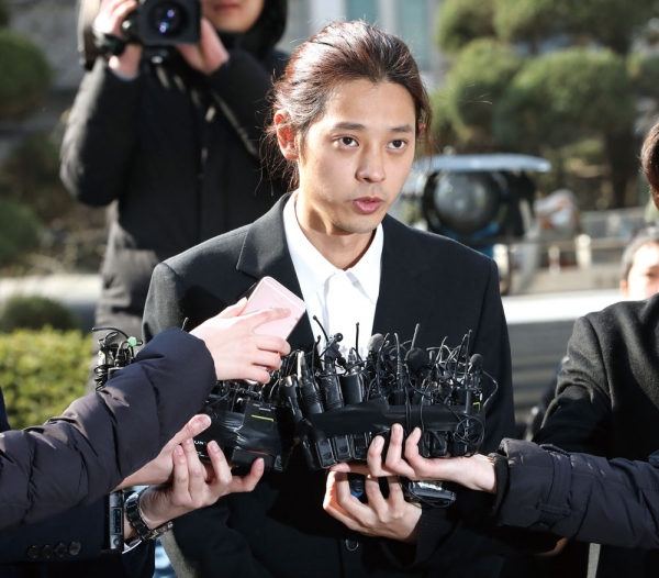 3월14일 불법 몰카 촬영 및 유포 혐의를 받고 있는 가수 정준영이 서울지방경찰청 광역수사대에 조사를 받기 위해 출석하고 있다. ⓒ 시사저널 박정훈