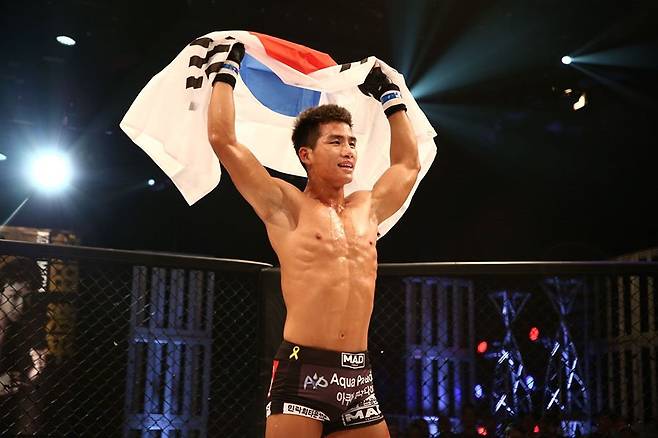 ▲ 윤창민은 31일 원챔피언십에서 발라 셰티를 리어네이키드초크로 이겼다.