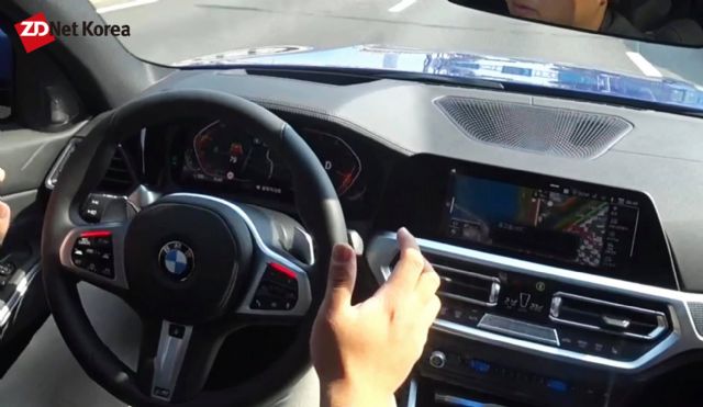 BMW 7세대 3시리즈는 ADAS 기능 해제시 스티어링 휠에 빨간색 경고등을 띄운다. (사진=지디넷코리아)