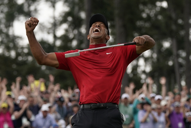 Tiger Woods reacts as he wins the Masters golf tournament Sunday, April 14, 2019, in Augusta, Ga. (AP Photo/David J. Phillip)        <저작권자(c) 연합뉴스, 무단 전재-재배포 금지>