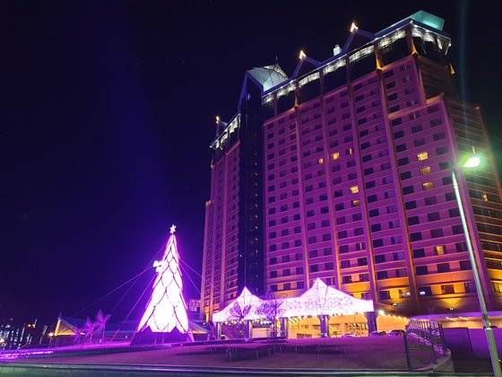 폐광지역 회생을 위해 만들어진 강원도 정선군 사북읍 강원랜드 카지노 및 호텔 건물 외부 모습. 박진호 기자