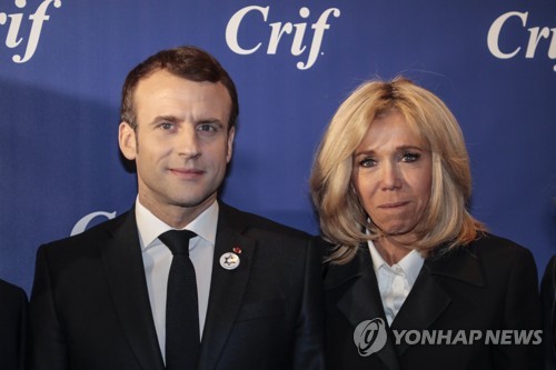 에마뉘엘 마크롱(왼쪽) 프랑스 대통령과 브리지트 여사 [EPA=연합뉴스]