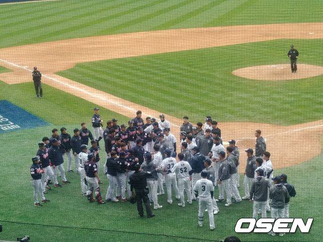 28일 두산 베어스와 롯데 자이언츠의 벤치클리어링 장면./사진=OSEN