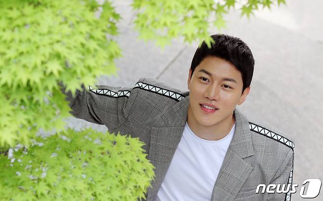 드라마 '열혈사제'의 신스틸러로 등장하는 가수 겸 배우 음문석이 30일 서울 종로구 뉴스1 사옥에서 인터뷰를 하고 있다. 2019.4.30/뉴스1 © News1 송원영 기자