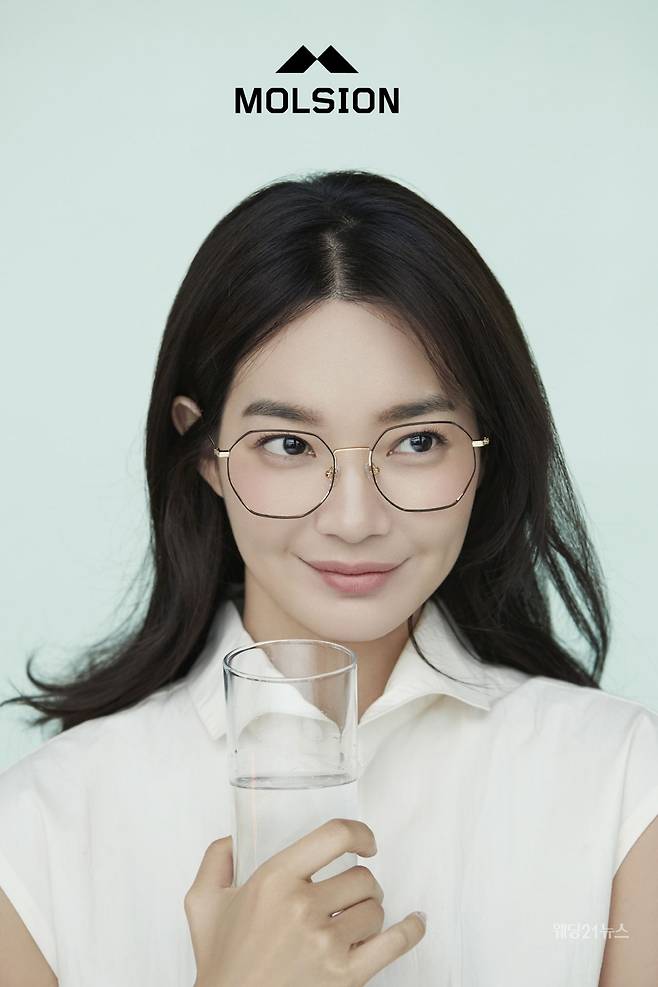 사진 : 몰숀, 뮤즈 신민아 'ATELIER' 화보 공개