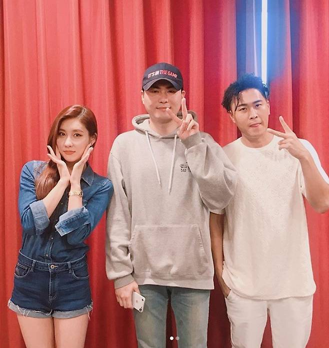 가장 왼쪽부터 스테파니, 카더가든, 챈슬러