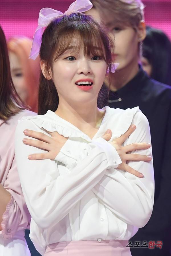 MBC 뮤직 '쇼 챔피언' 무대에 오른 오마이걸 승희. 사진=윤수정 기자 pic@hankooki.com