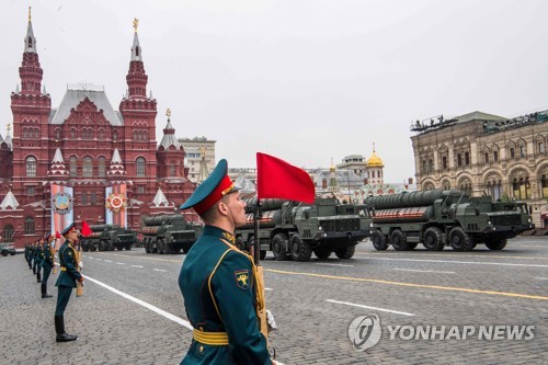 이달 9일 모스크바 붉은광장에서 열린 퍼레이드에 등장한 S-400 방공미사일 [AFP=연합뉴스]