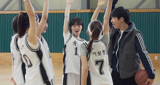 ‘소은이의 무릎’ 스틸컷. ‘소은이의 무릎’ 스틸컷.