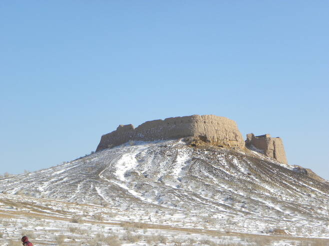 아무다리야강 하류의 히바 지역에 있는 쿠샨 왕조의 요새, 아야즈칼라의 모습. 권오영 교수 제공