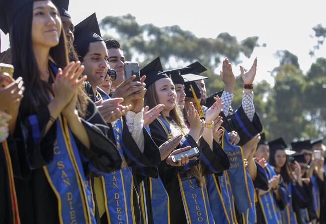 미국의 대학들이 기존의 경영대학원 석사(MBA)과정을 앞다퉈 없애고 있다. /사진=AFP