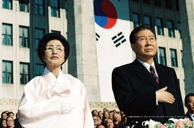 1998년 2월 대통령 취임식 때 김대중 전 대통령과 이희호 여사. 김대중평화센터 제공
