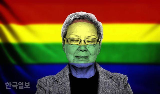 독일로 이주해 산 지 47년, 호스피스 단체를 만들어 해외동포상, 비추미상을 받기도 한 김인선씨가 커밍아웃했다. 4월 말 귀국해 오는 20일 출국하는 그를 10일 서울 중구 한국일보사에서 만났다. 사진은 다양한 성 정체성을 상징하는 무지개 깃발과 그의 얼굴을 합성해 만들었다. 류효진 기자