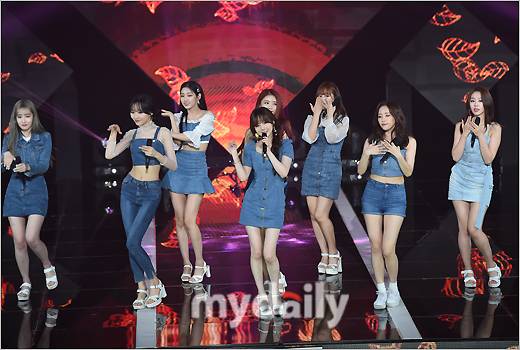 ▲ 러블리즈 '멋스러운 데님 패션'