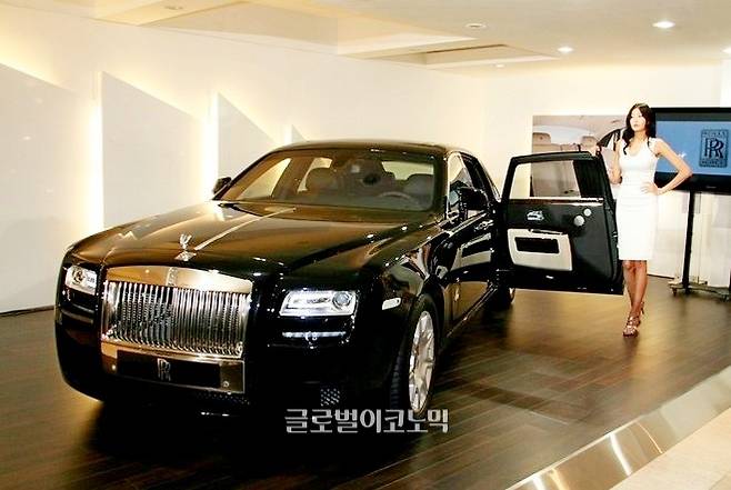 롤스로이스 고스트 익스텐션.