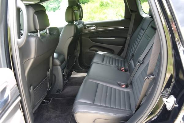 2019년 지프 그랜드 체로키 리미티드-X 3.6 모델 뒷좌석. /이창환 기자