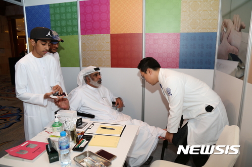 【서울=뉴시스】지난해 11월 아랍에미리트연합(UAE) 아부다비에서 한국관광공사가 개최한 '한국 국제 의료관광 컨벤션' 모습. (사진=관광공사 제공)