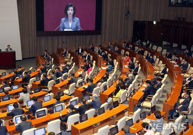 【서울=뉴시스】 박영태 기자 = 자유한국당 나경원 원내대표가 4일 오전 서울 여의도 국회 본회의장에서 열린 제369회 국회(임시회) 제4차 본회의에서 교섭단체 대표연설을 하고 있다. 2019.07.04. since1999@newsis.com