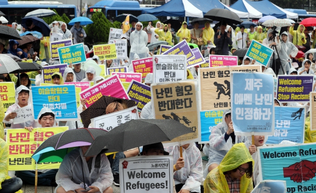 난민과 함께 행동하는 날 요구 집회가 지난해 9월 16일 오후 서울 종각역 앞에서 열려 참석자들이 난민 혐오를 규탄하고 있다. 김경호 선임기자 jijae@hani.co.kr