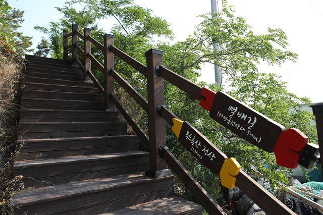 뻘배길 제2코스. 필요한 곳마다 이정표가 잘 설치돼 있어 트레킹이 편리하다.