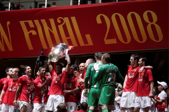 2007-2008시즌 UEFA 챔피언스리그 결승전에서 첼시를 상대로 승부차기 끝에 승리한 후 '빅이어'를 들어 올렸던 맨체스터 유나이티드. /사진=로이터