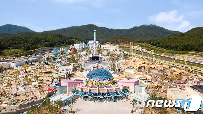 경남마산로봇랜드가 9월초 개장을 서두르고 있다. 이 과정에서 경남도와 로봇재단이 개장일정에 맟추기 위해 위조된 준공서류를 사용한 것으로 드러나 파문이 일고 있다. 2019.8.2 © 뉴스1 DB