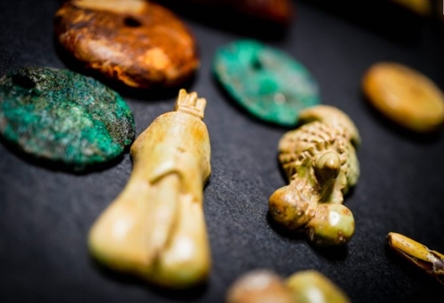 폼페이의 한 귀족 저택에서 발굴된 여성 장신구들. 정교한 모양이 눈길을 끈다. [ANSA 통신]