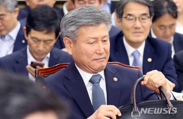 【서울=뉴시스】이종철 기자 = 22일 서울 여의도 국회에서 열린 정무위원회 전체회의에서 박삼득 국가보훈처장이 심각한 표정을 하고 있다. 2019.08.22.jc4321@newsis.com
