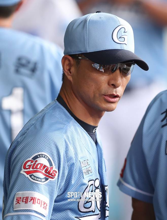 ▲ 단장 부재 속에 공필성 감독대행은 명확한 방향을 잡지 못한 채 선수단 분위기 수습에만 주력하고 있다 ⓒ한희재 기자