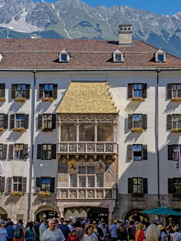 인스부르크의 랜드마크인 황금 지붕 주택