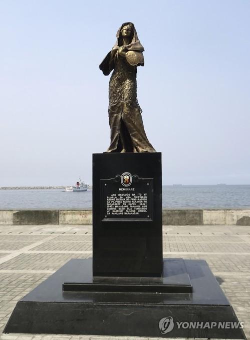 지난해 철거된 일본군 성노예 피해자 추모비와 동상 [교도=연합뉴스]